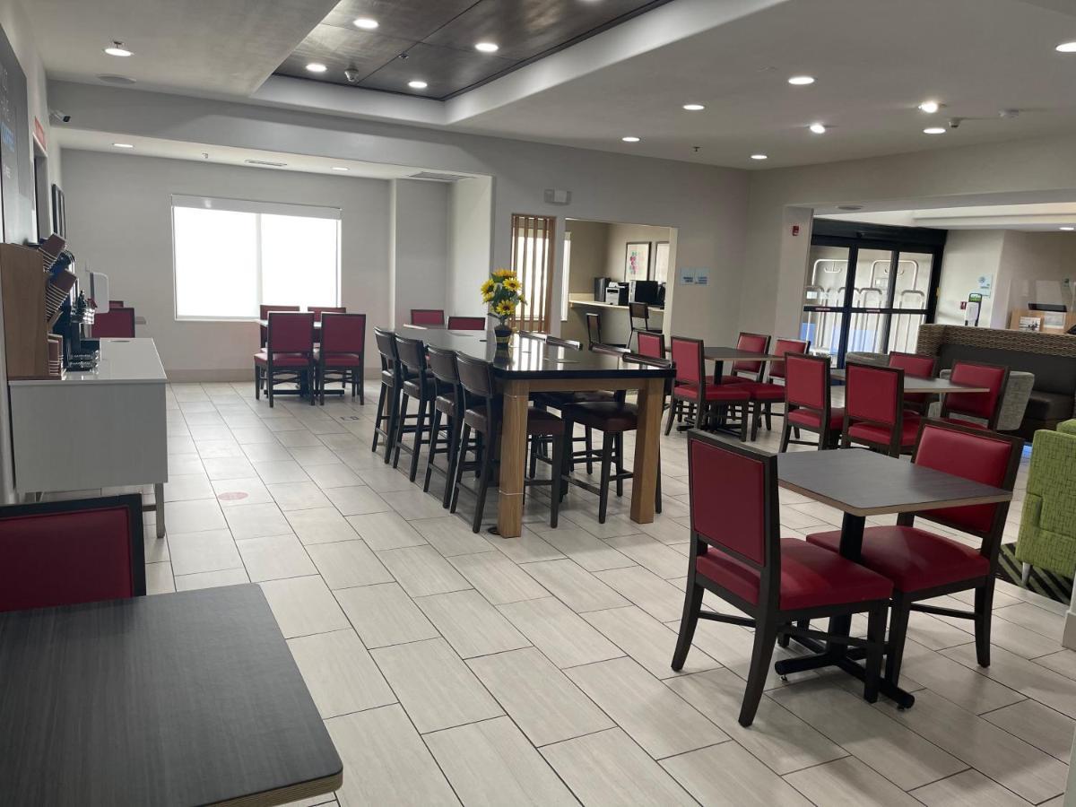 拉斯维加斯快捷假日酒店及套房 外观 照片